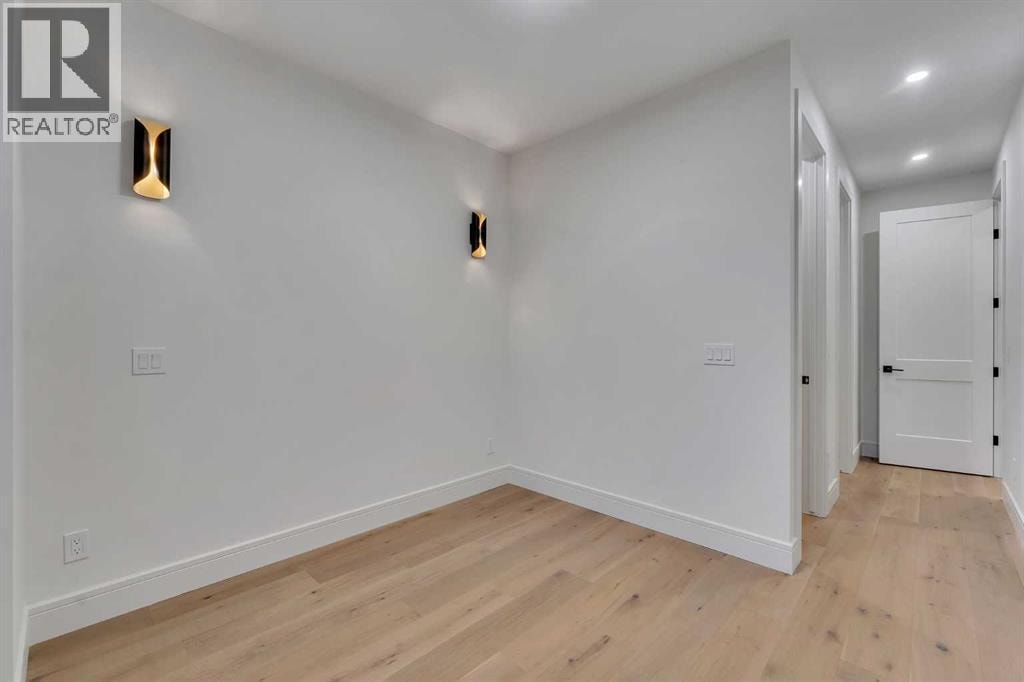 1729 19 Avenue NW — photo 28