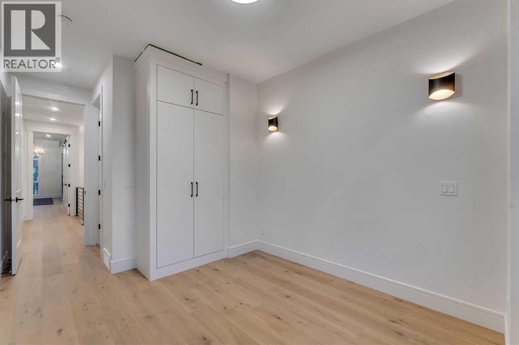 1729 19 Avenue NW — photo 31