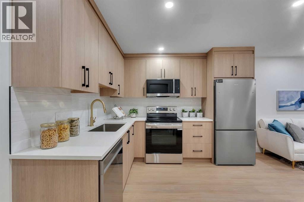 1729 19 Avenue NW — photo 38