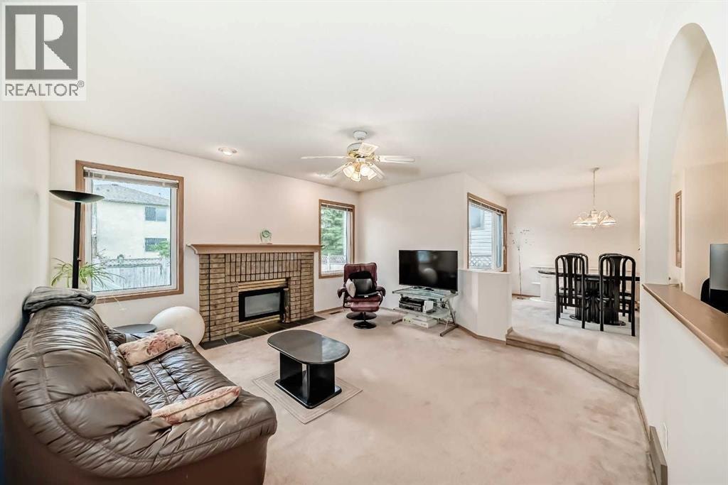 83 Hawkmount Green NW — photo 10