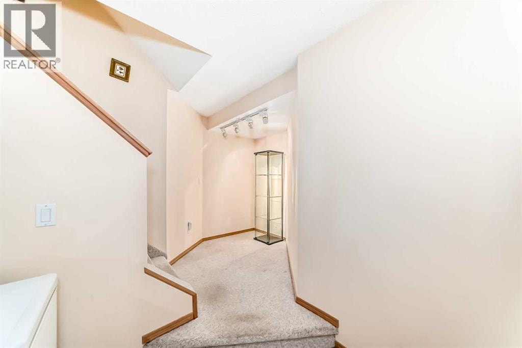 83 Hawkmount Green NW — photo 25