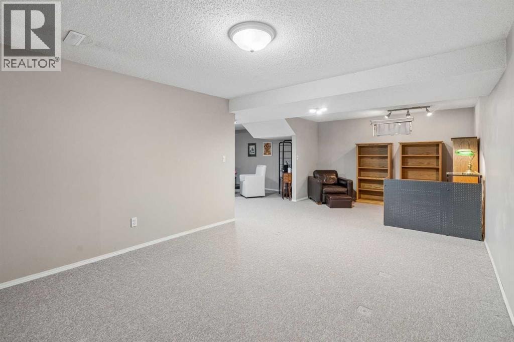 1403 104 Avenue SW — photo 20