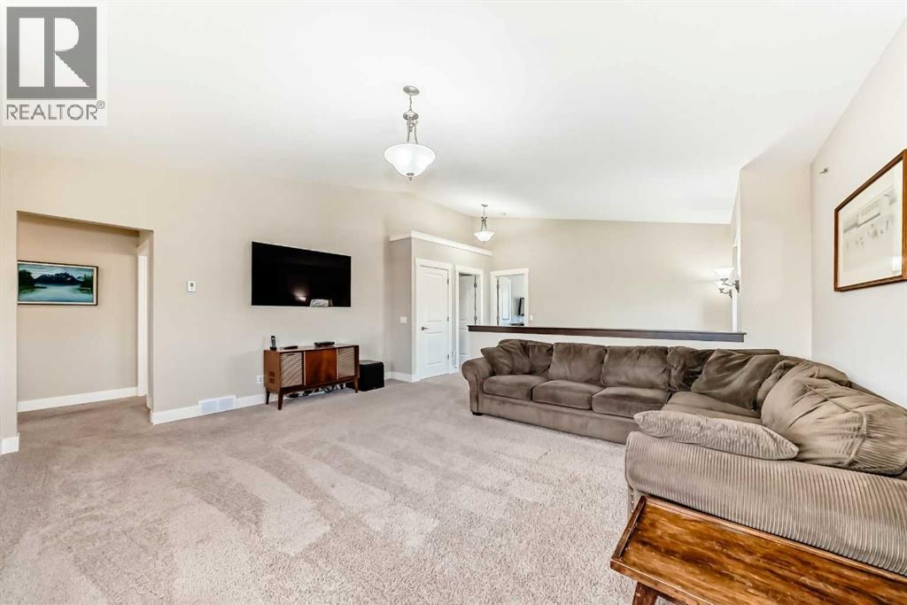 121 Drake Landing Manor — photo 37