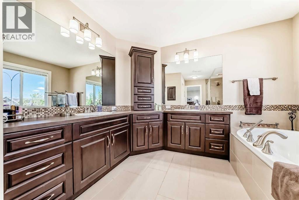 121 Drake Landing Manor — photo 30