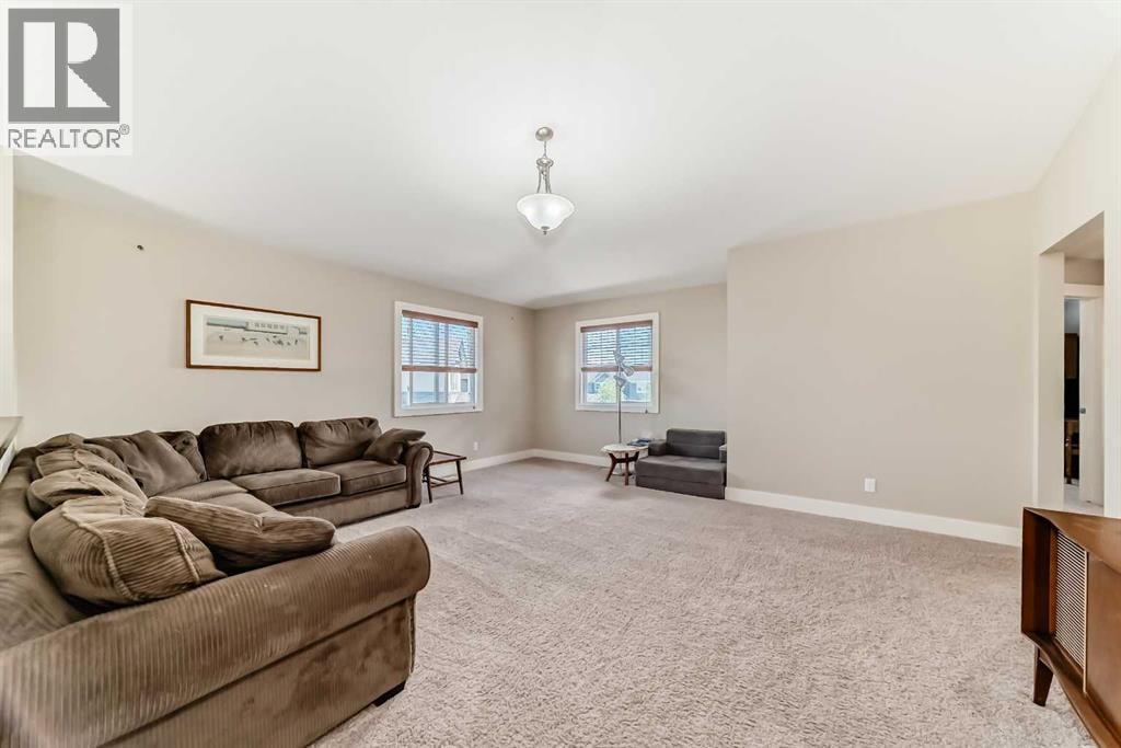 121 Drake Landing Manor — photo 36