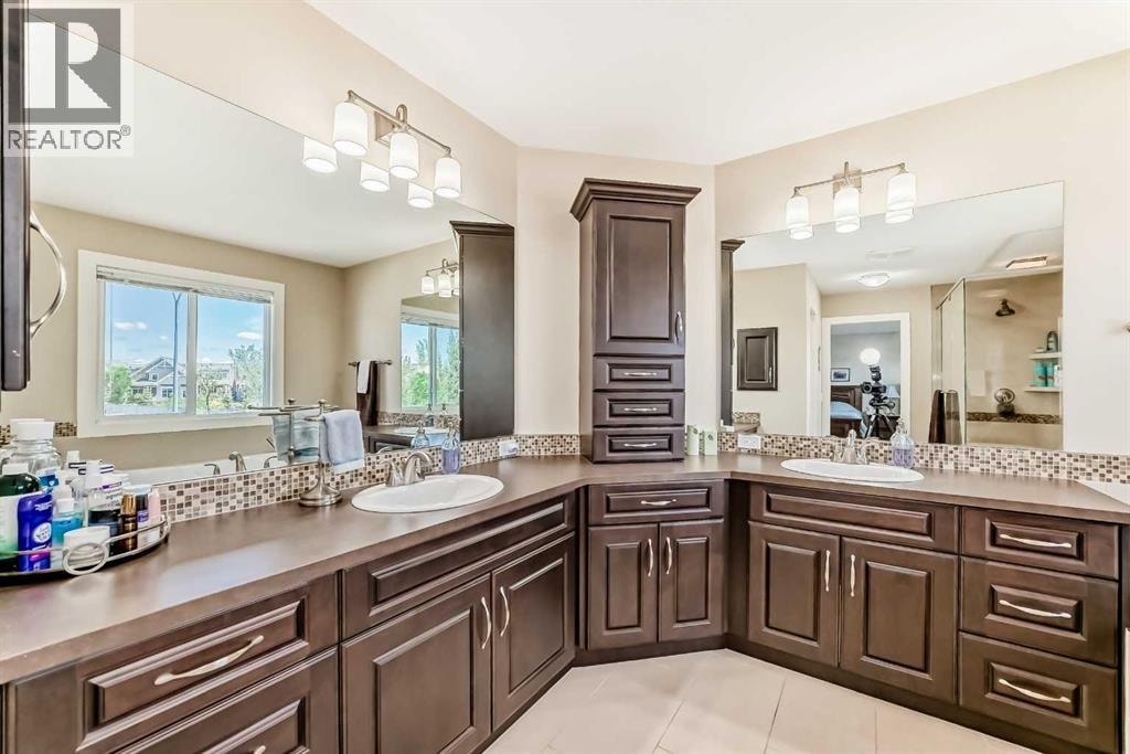 121 Drake Landing Manor — photo 31