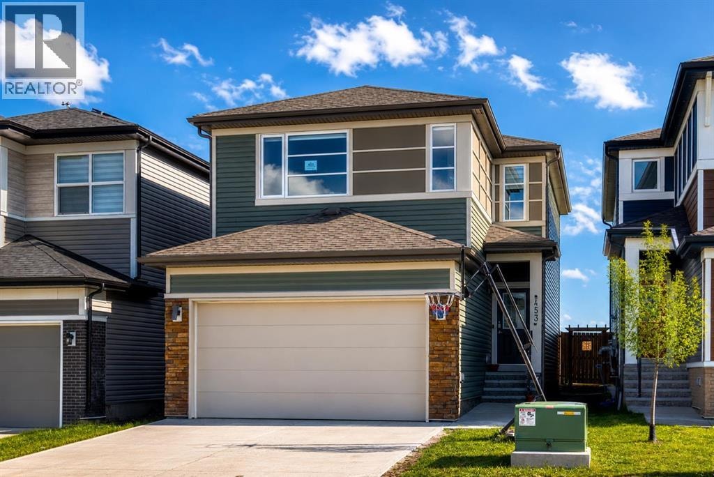 453 Corner Meadows Way NE