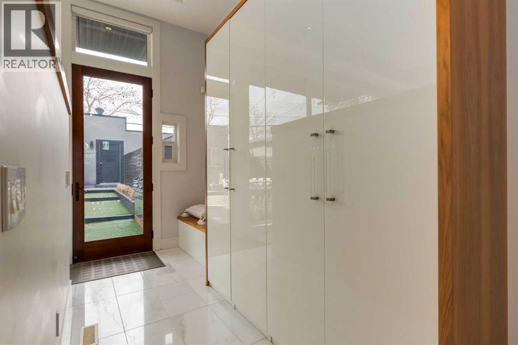 2210 Victoria Crescent NW — photo 16