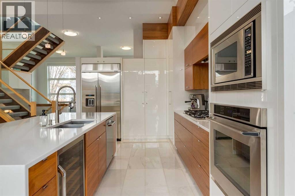 2210 Victoria Crescent NW — photo 8