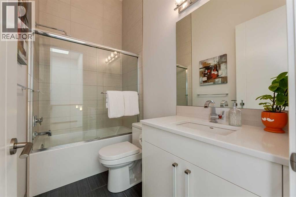 2210 Victoria Crescent NW — photo 20