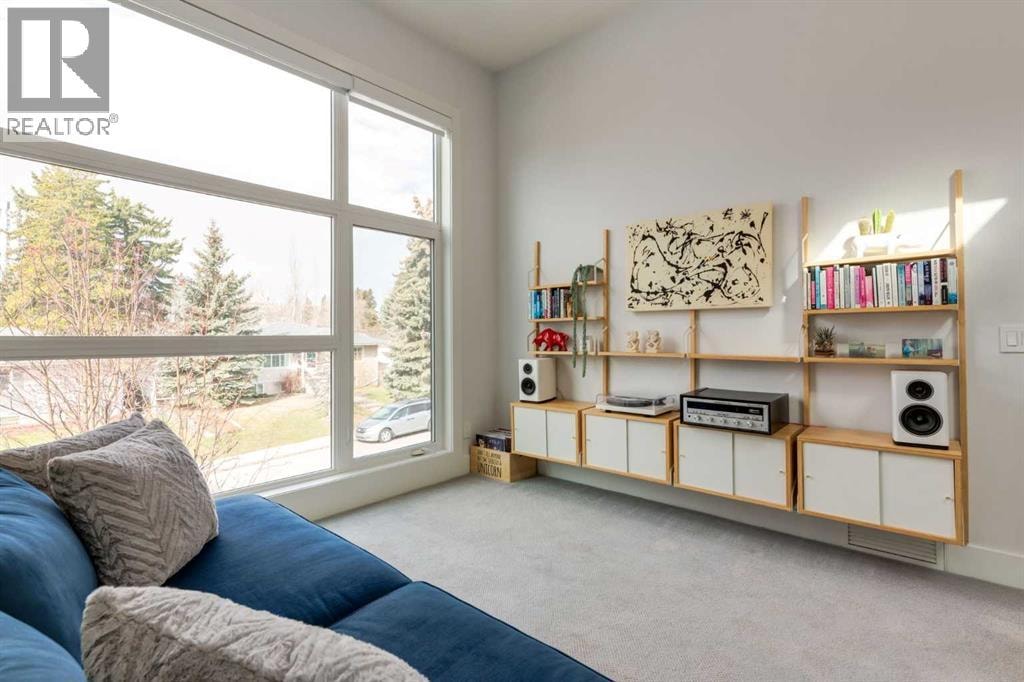 2210 Victoria Crescent NW — photo 18