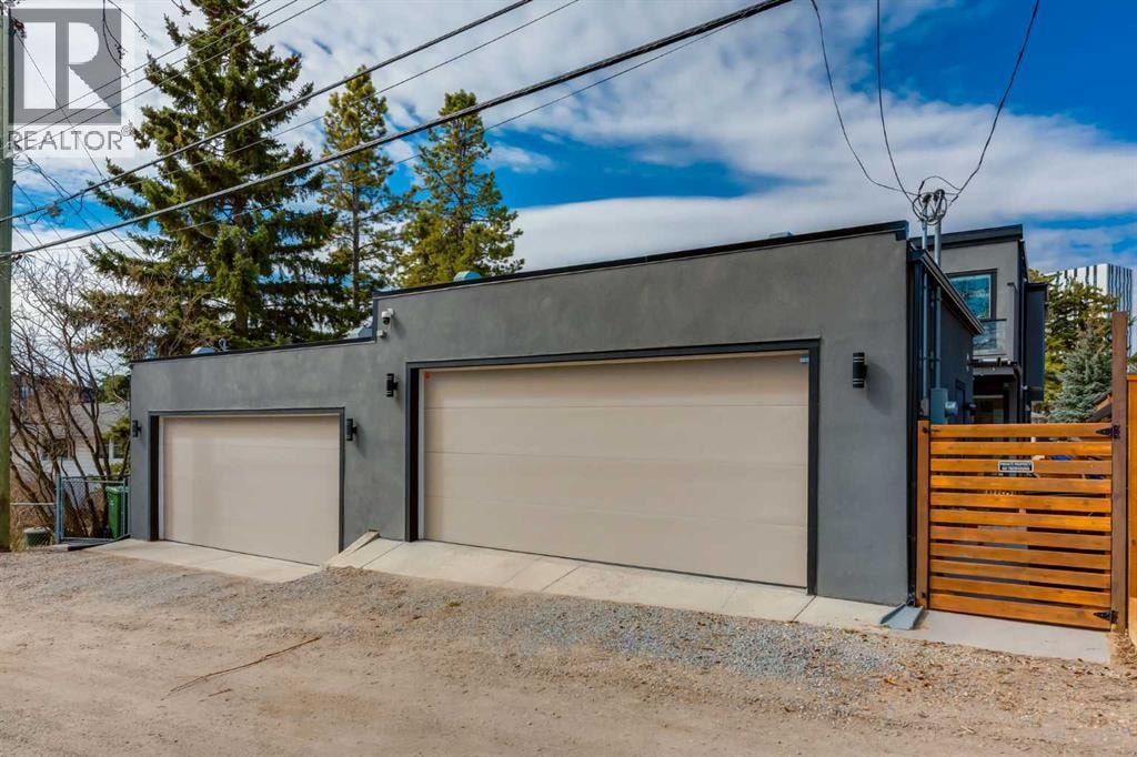2210 Victoria Crescent NW — photo 44