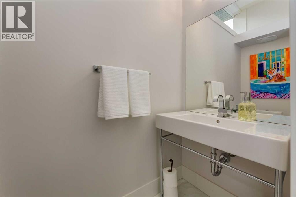 2210 Victoria Crescent NW — photo 15