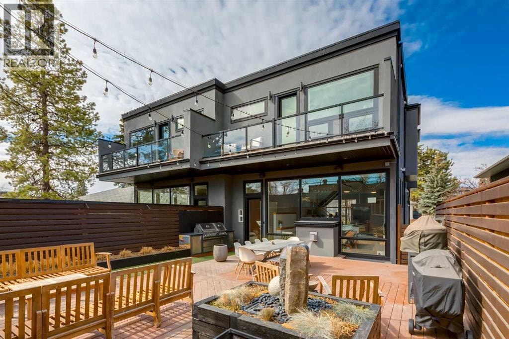 2210 Victoria Crescent NW — photo 43