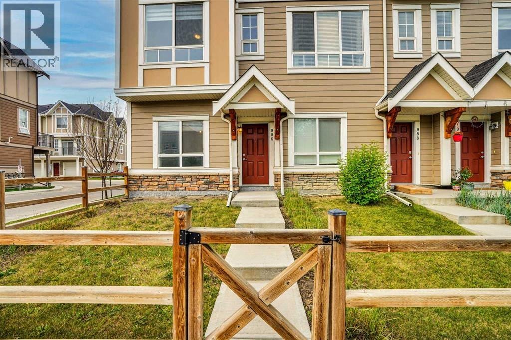 986 Sherwood Boulevard NW — photo 3