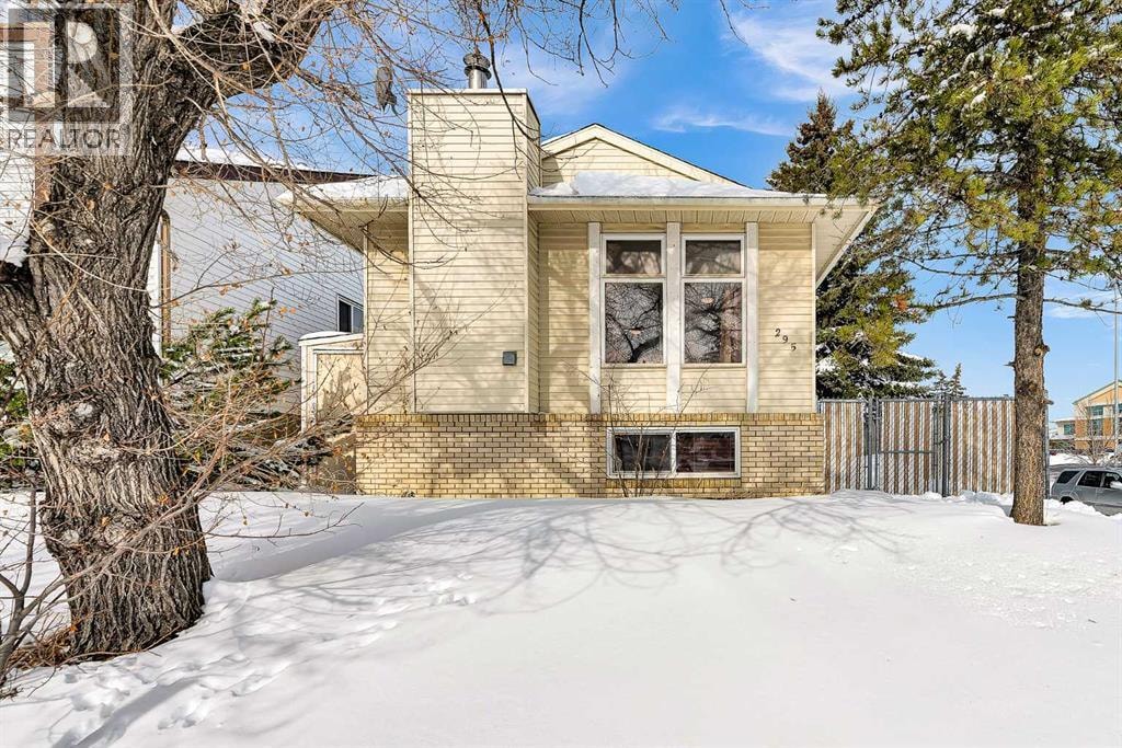 295 Edgepark Boulevard NW — photo 2