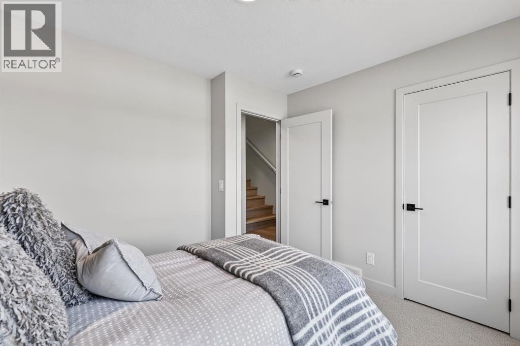 5406 6 Street SW — photo 9