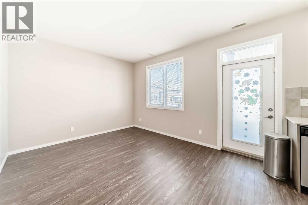 204, 135 Redstone Walk NE — photo 14