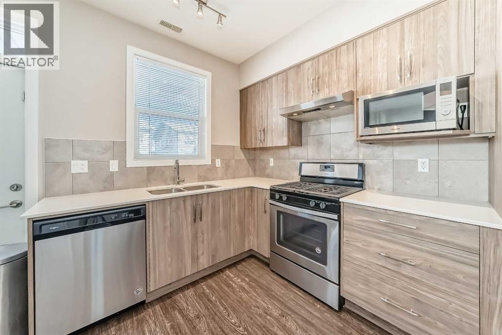 204, 135 Redstone Walk NE — photo 7
