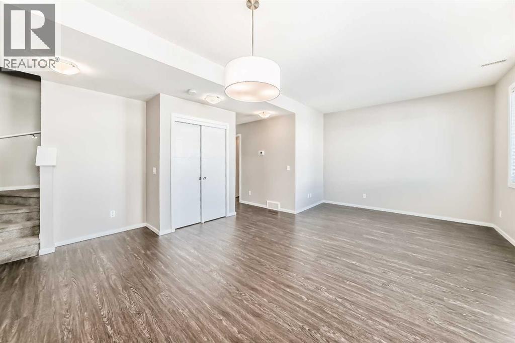 204, 135 Redstone Walk NE — photo 10