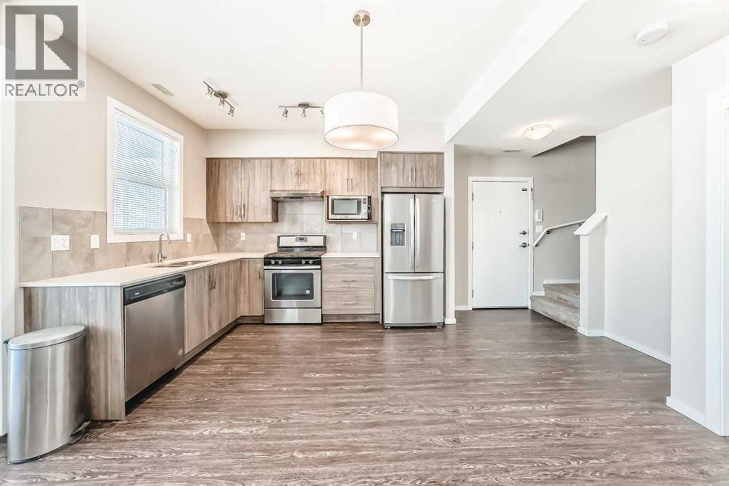204, 135 Redstone Walk NE — photo 5