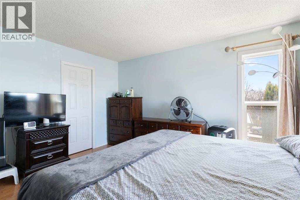 8 Hawkfield Crescent NW — photo 13