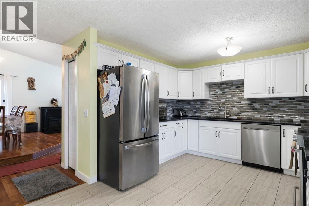 8 Hawkfield Crescent NW — photo 9