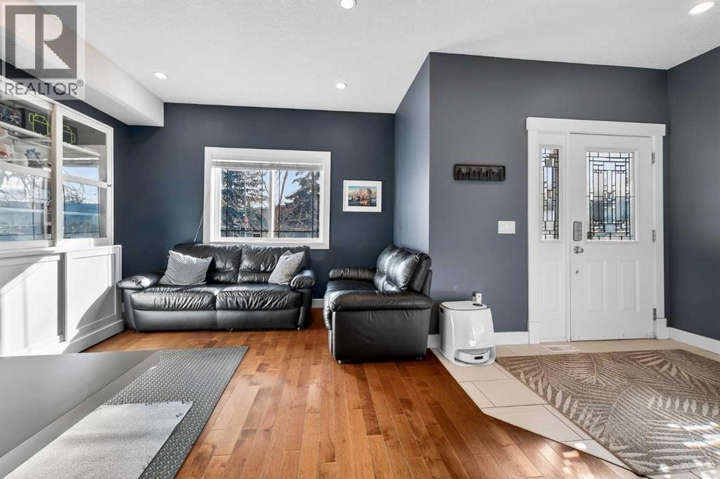 7104 36 Avenue NW — photo 4