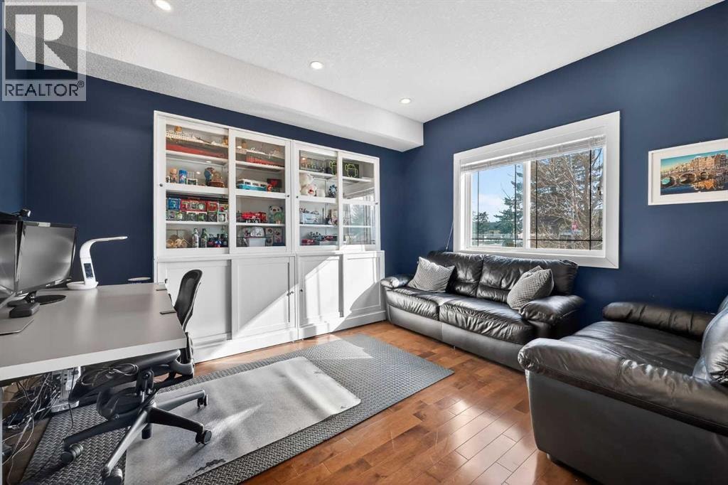 7104 36 Avenue NW — photo 5