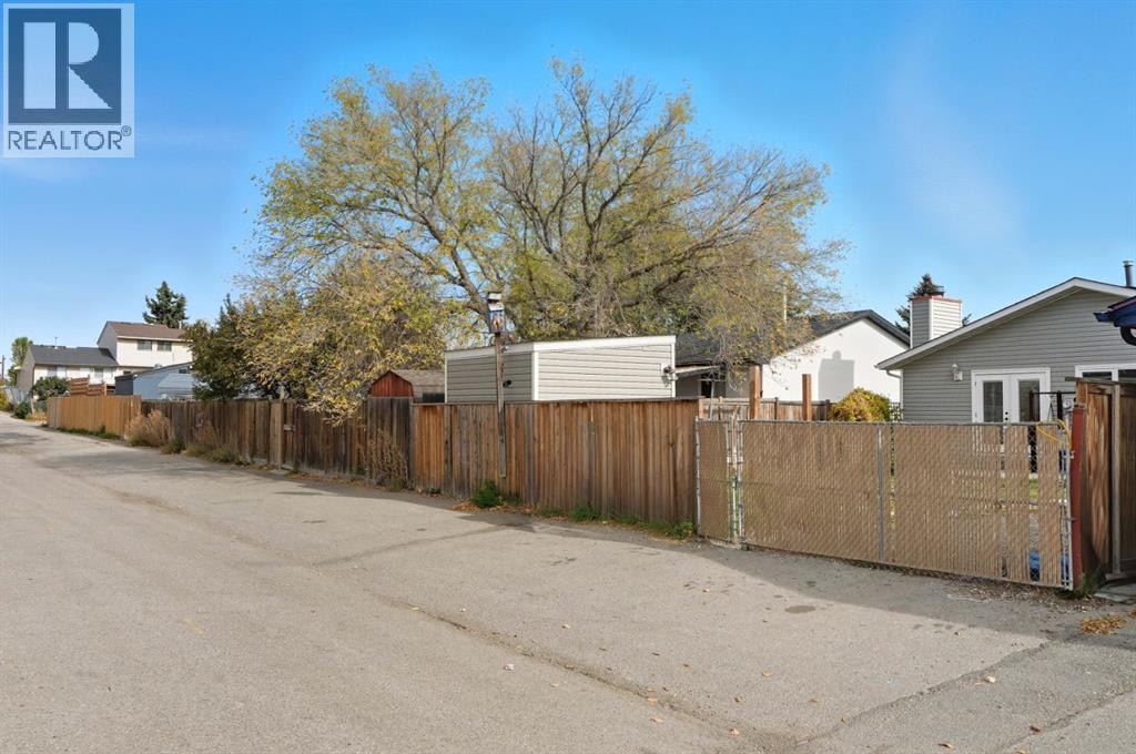 108 Falchurch Crescent NE — photo 34