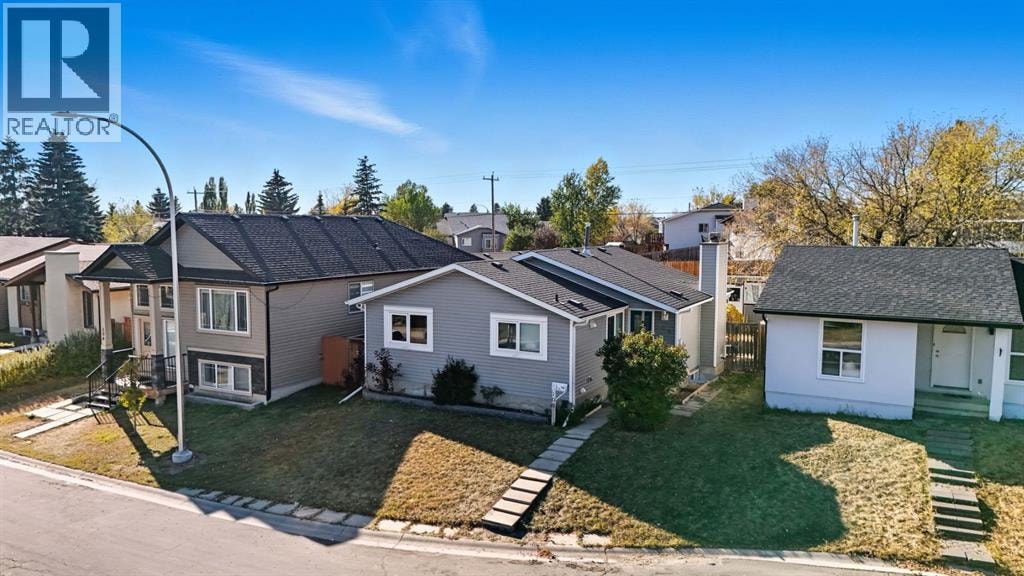 108 Falchurch Crescent NE — photo 2