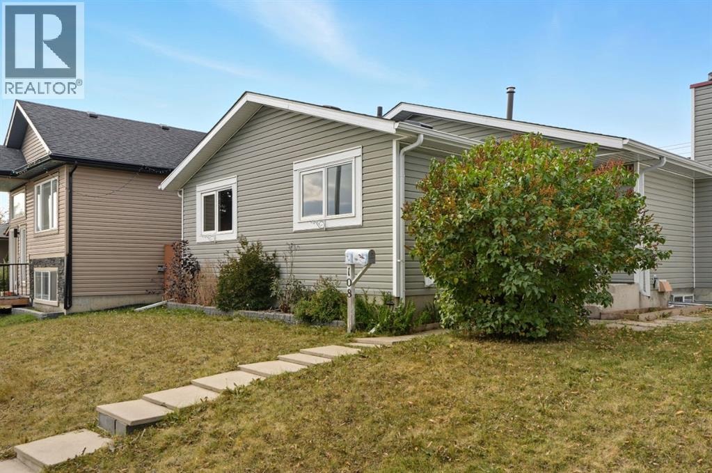 108 Falchurch Crescent NE — photo 3