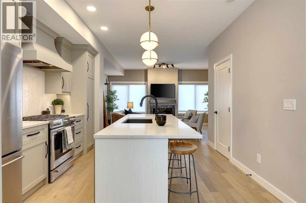 1426 23 Avenue NW — photo 8