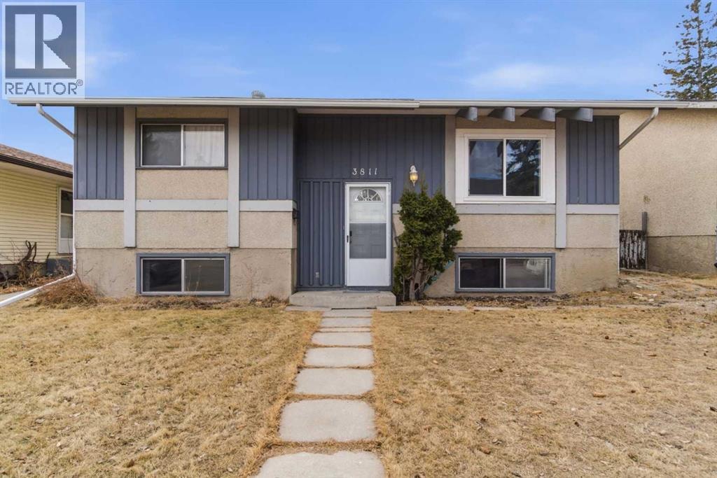 3811 14 Avenue NE — photo 2