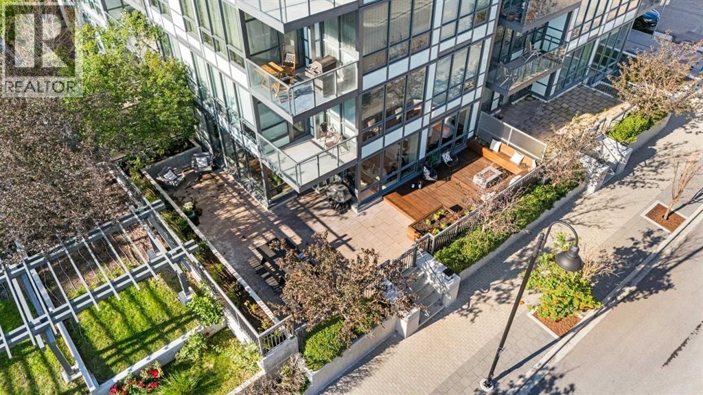 102, 128 2 Street SW — photo 2