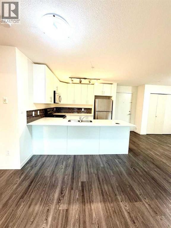 2208, 181 Skyview Ranch Manor NE — photo 15