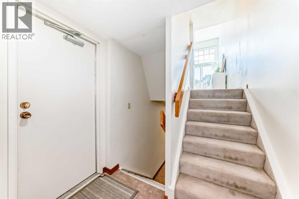 374 Point Mckay Gardens NW — photo 6
