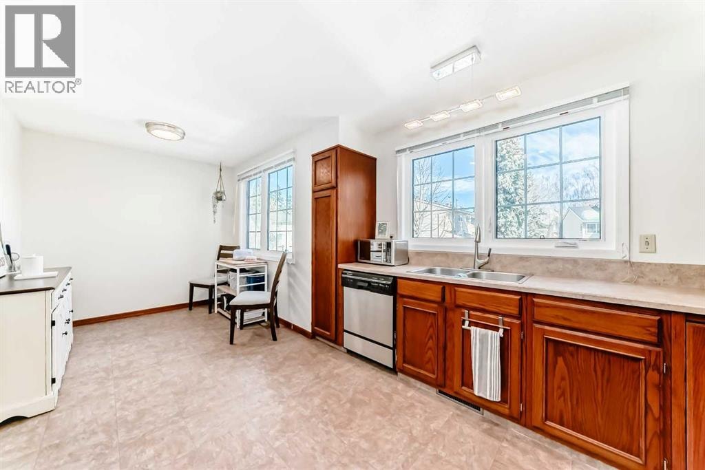 374 Point Mckay Gardens NW — photo 20