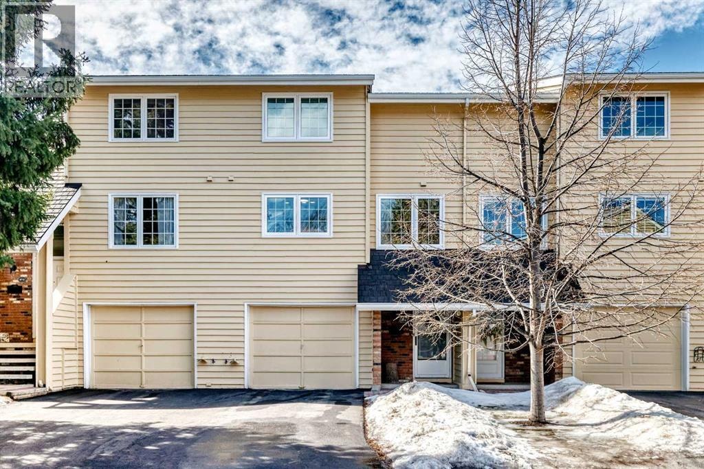 374 Point Mckay Gardens NW — photo 3