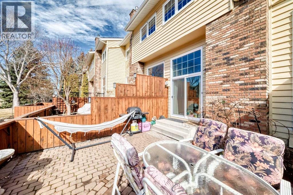 374 Point Mckay Gardens NW — photo 14