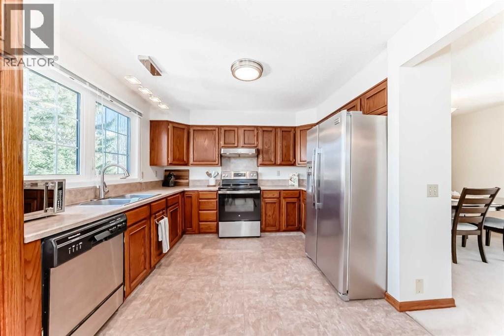 374 Point Mckay Gardens NW — photo 18