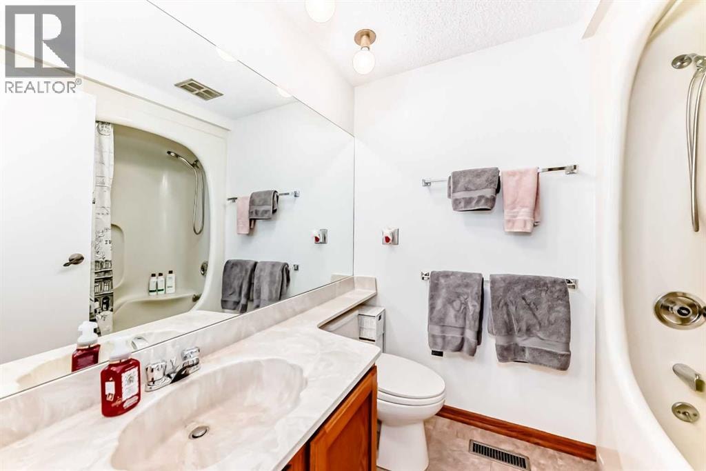 374 Point Mckay Gardens NW — photo 27