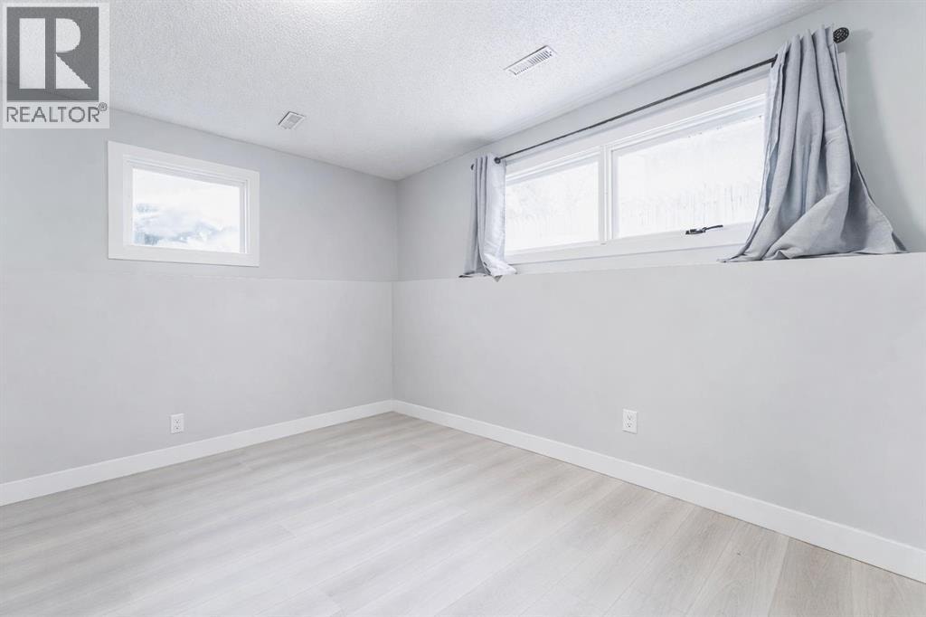 6420 26 Avenue NE — photo 16