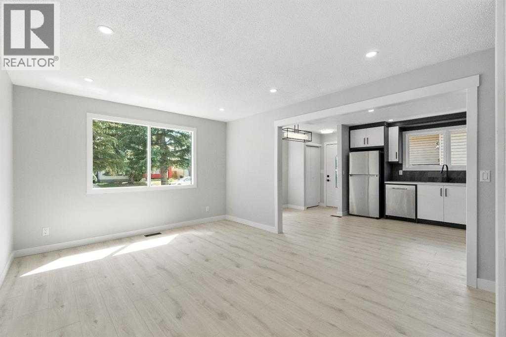 6420 26 Avenue NE — photo 3