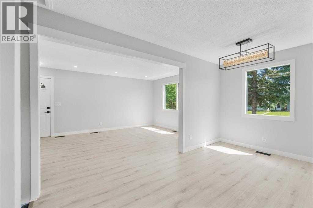 6420 26 Avenue NE — photo 5
