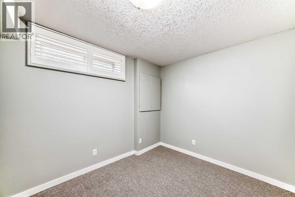 167 Fairways Close NW — photo 31
