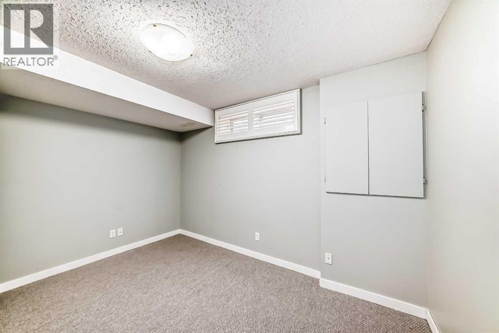 167 Fairways Close NW — photo 32