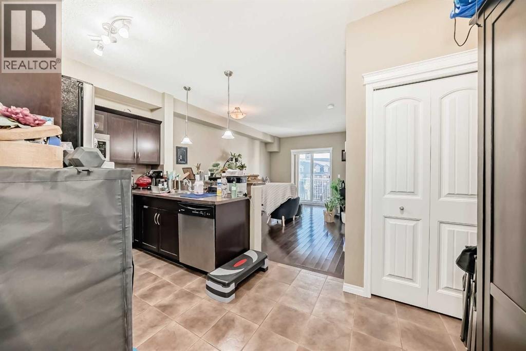 4404, 31 Country Village Manor NE — photo 4