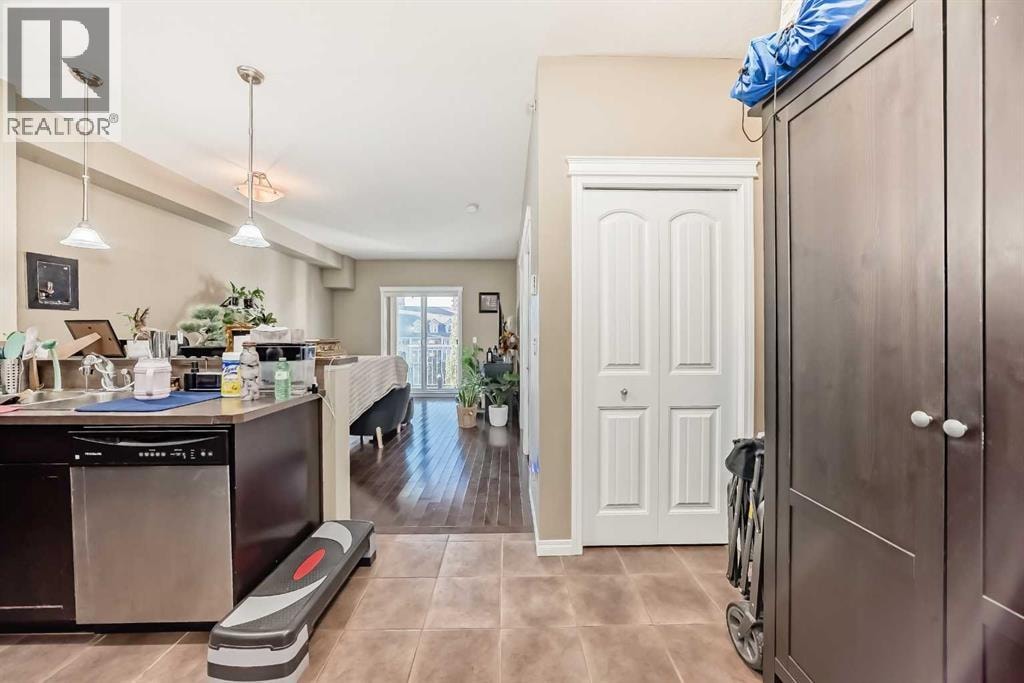 4404, 31 Country Village Manor NE — photo 5