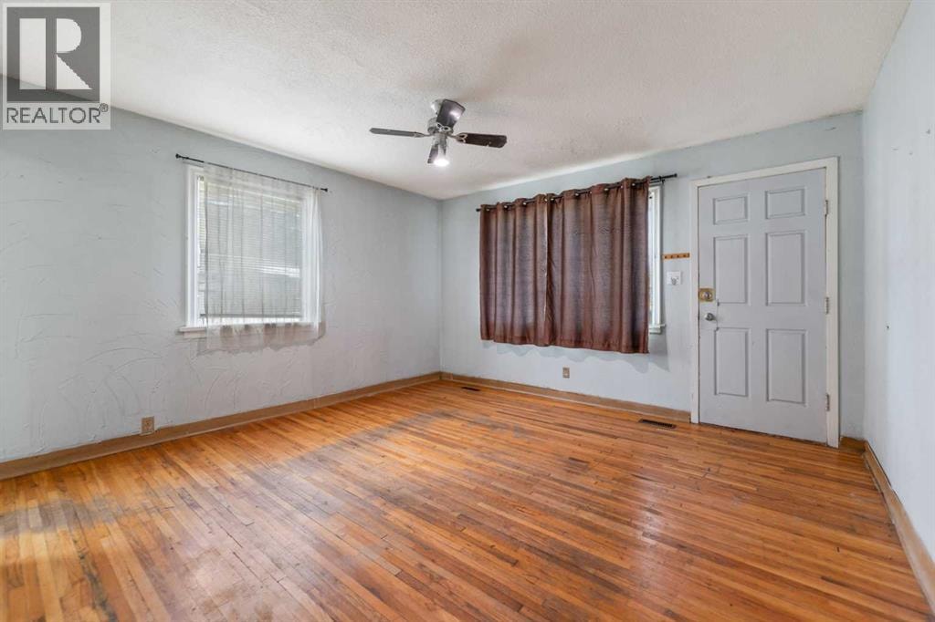 6435 34 Avenue NW — photo 11